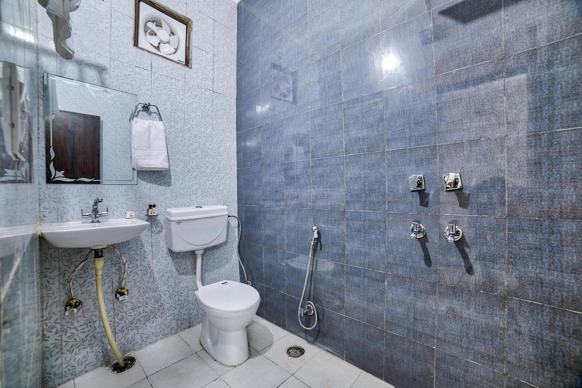 Hotel O Crown Residency Faridabad Esterno foto