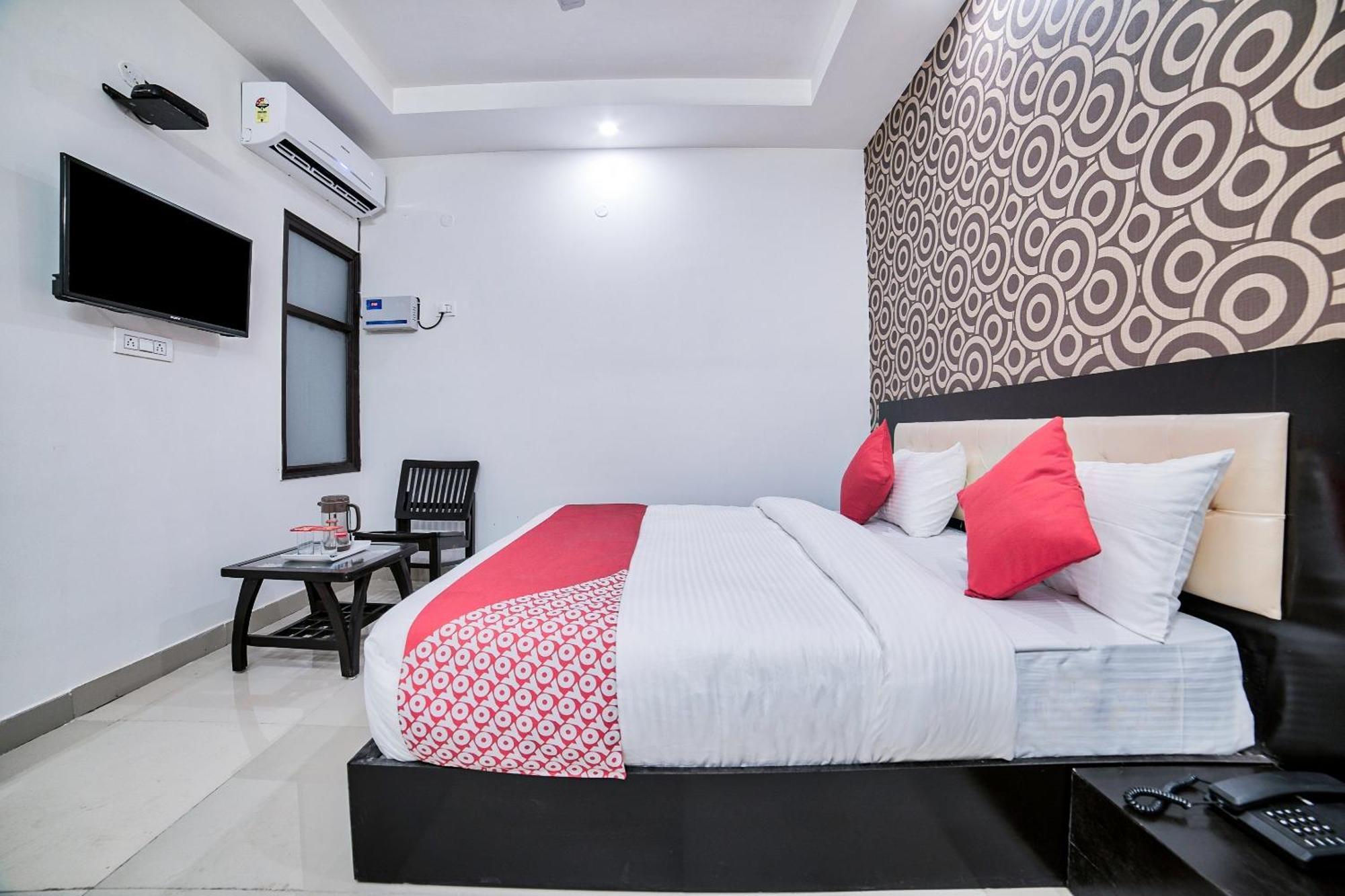 Hotel O Crown Residency Faridabad Esterno foto